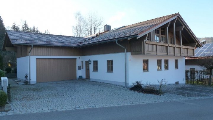 Großes Einfamilienhaus mit 2 Apartments Nähe Prackenbach