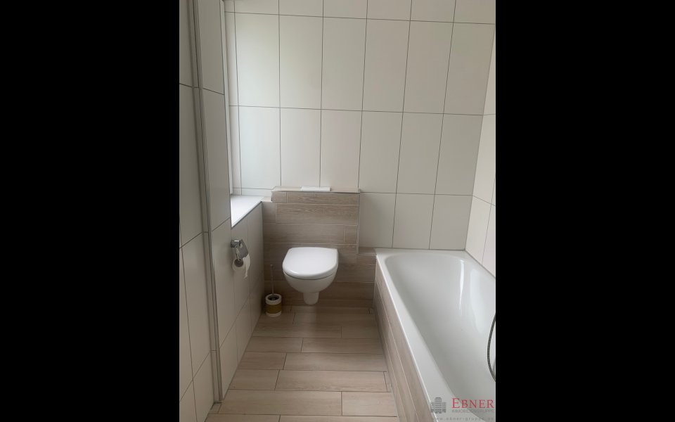 Bad mit Badewanne