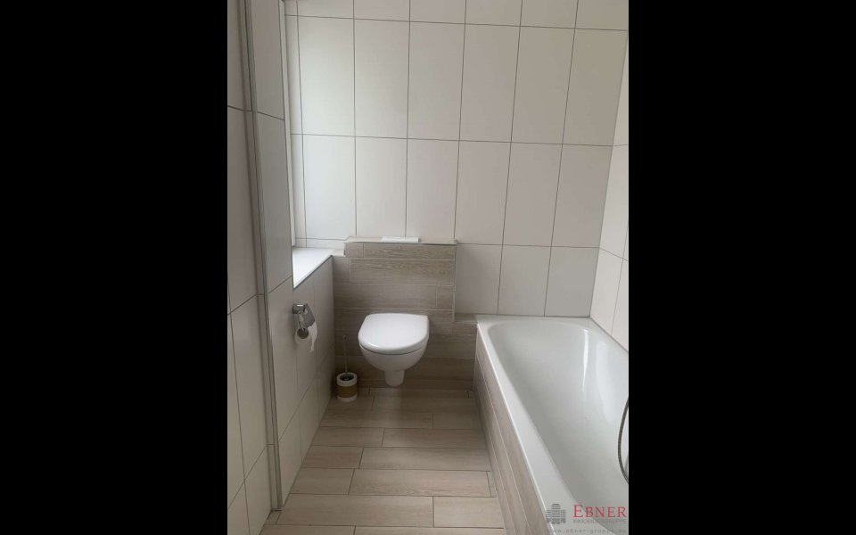 Bad mit Badewanne